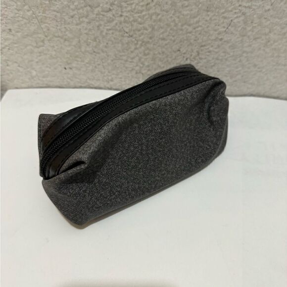 Tumi Delta First Class Travel Pouch - Picture 5 of 12